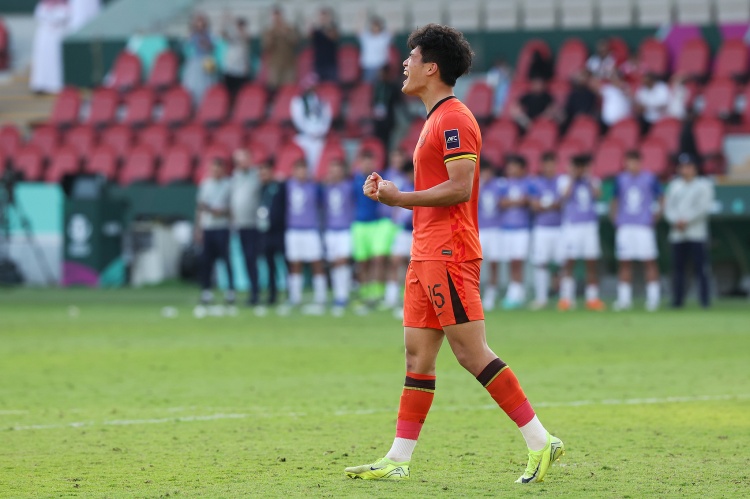 世界杯赛事直播-足球报：在和彭啸历任教练沟通中，他们普遍看好彭啸在国足的前景