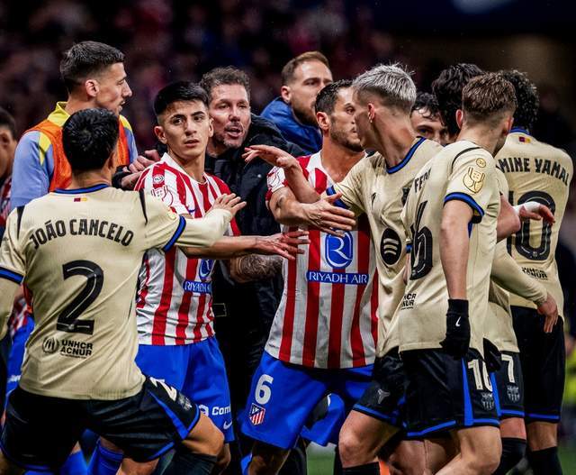 世界杯买球网站-凌晨4点巴萨打响奇迹之战！5-0能翻盘 2大巨星回归 开启狂攻