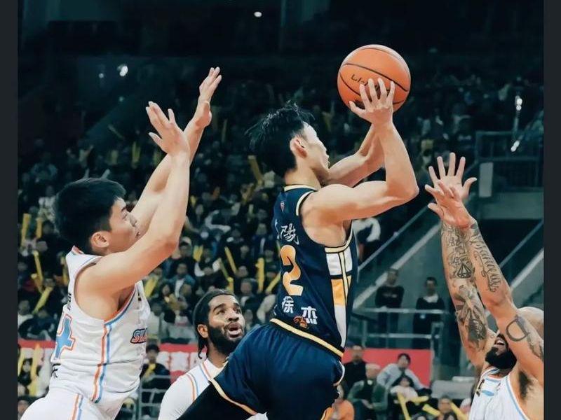 世界杯赛事直播-广东队康复遭神医术调侃胡徐赛场高光莫将个人荣誉与家国情怀对立