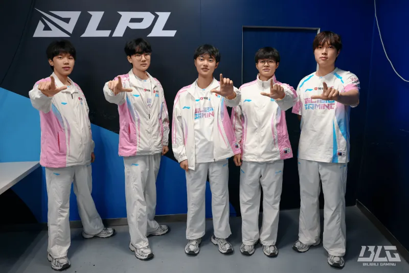 世界杯投注-战胜WBG后，BLG发布队员合影：继续精进！